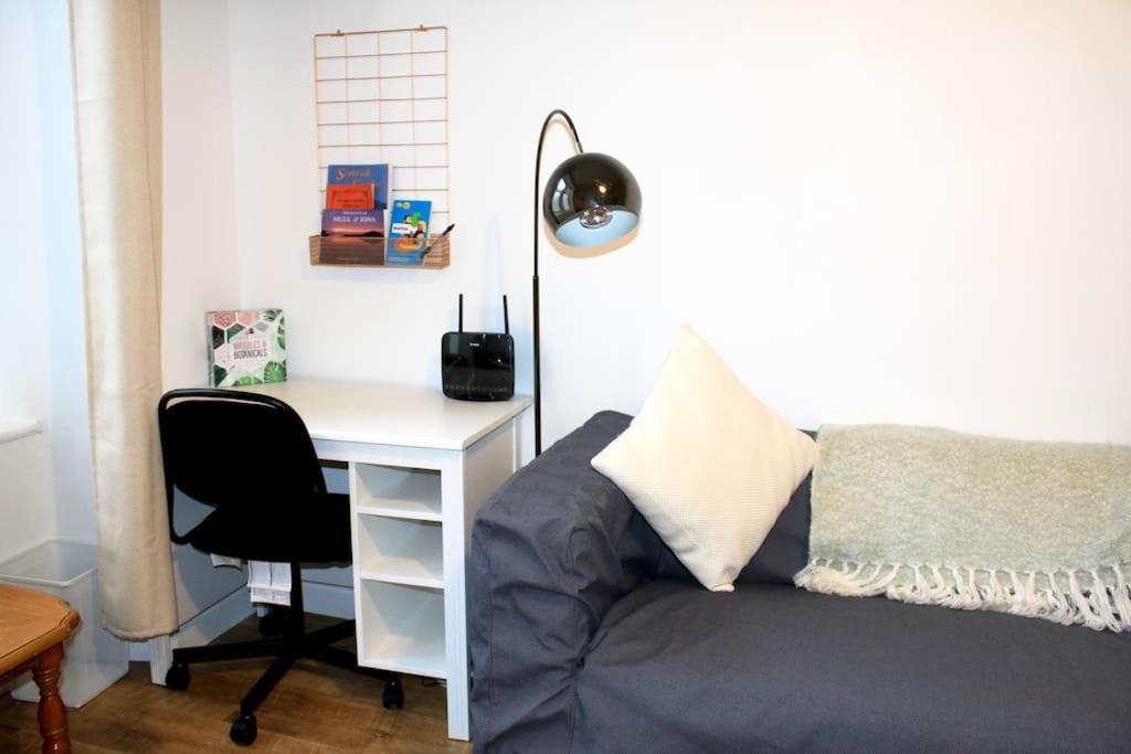 Flat 12A - Central, Modern, Bright Apartment With Free Wifi 奥本 外观 照片