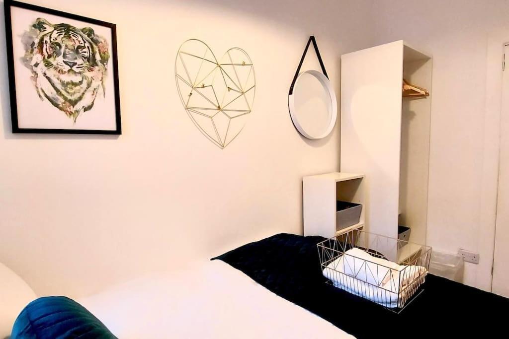 Flat 12A - Central, Modern, Bright Apartment With Free Wifi 奥本 外观 照片