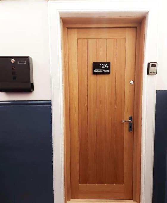 Flat 12A - Central, Modern, Bright Apartment With Free Wifi 奥本 外观 照片