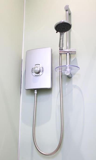 Flat 12A - Central, Modern, Bright Apartment With Free Wifi 奥本 外观 照片